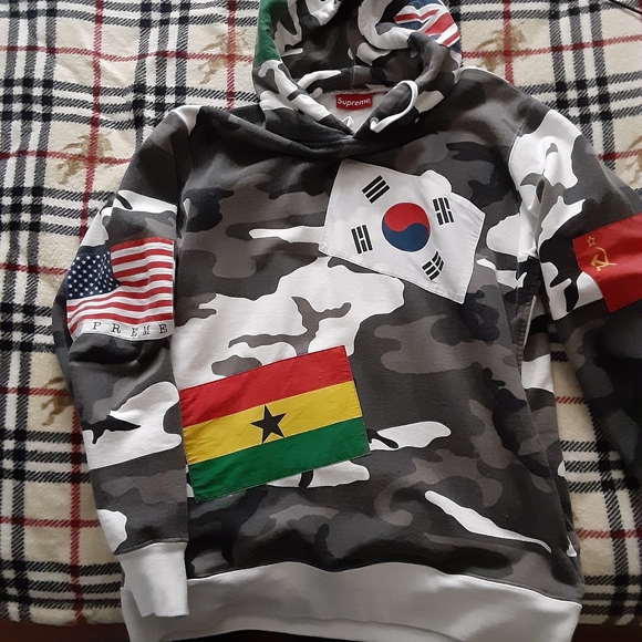 Supreme - Picture 1 of 4